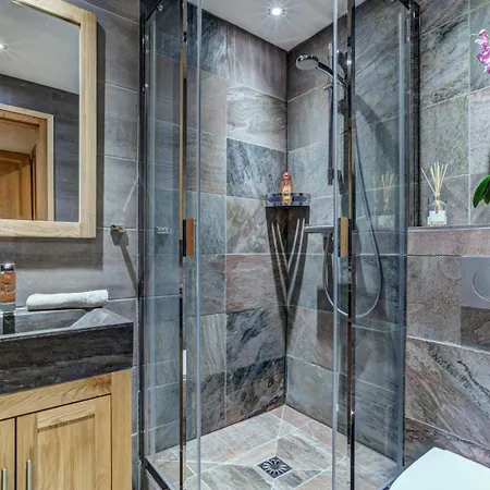 Apartament Chalet St. Anton: A Luxurious Alpine Escape