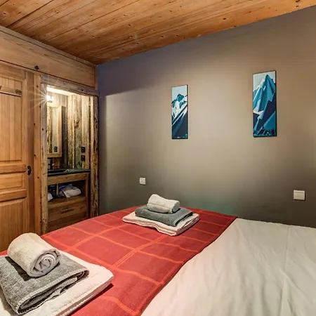 Chalet St. Anton: A Luxurious Alpine Escape Apartament *