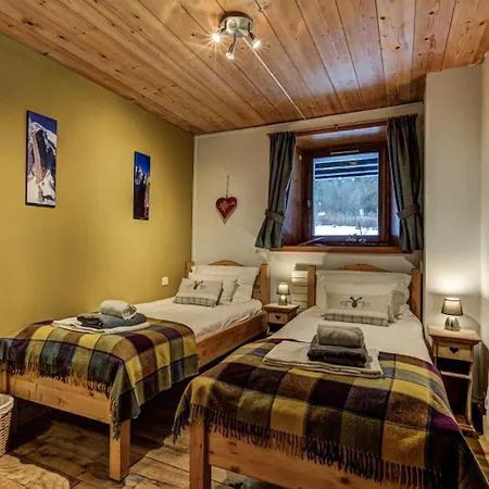 Apartament Chalet St. Anton: A Luxurious Alpine Escape *