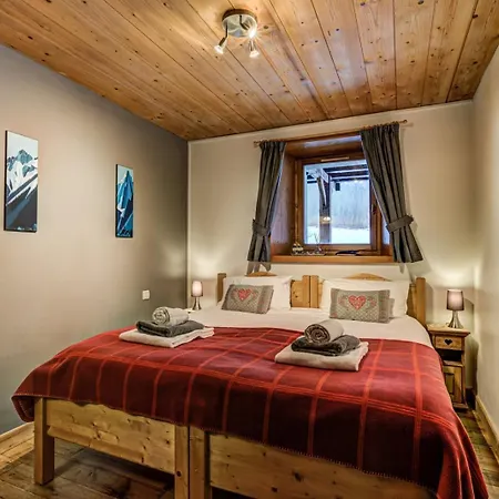 Apartament Chalet St. Anton: A Luxurious Alpine Escape *