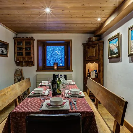 Chalet St. Anton: A Luxurious Alpine Escape شقة *
