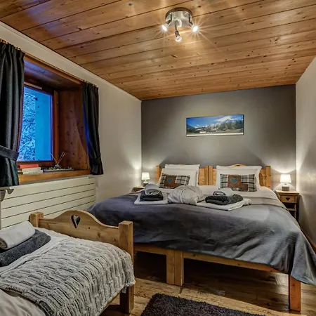 شقة Chalet St. Anton: A Luxurious Alpine Escape سانكت أنتون ام ارلبرغ
